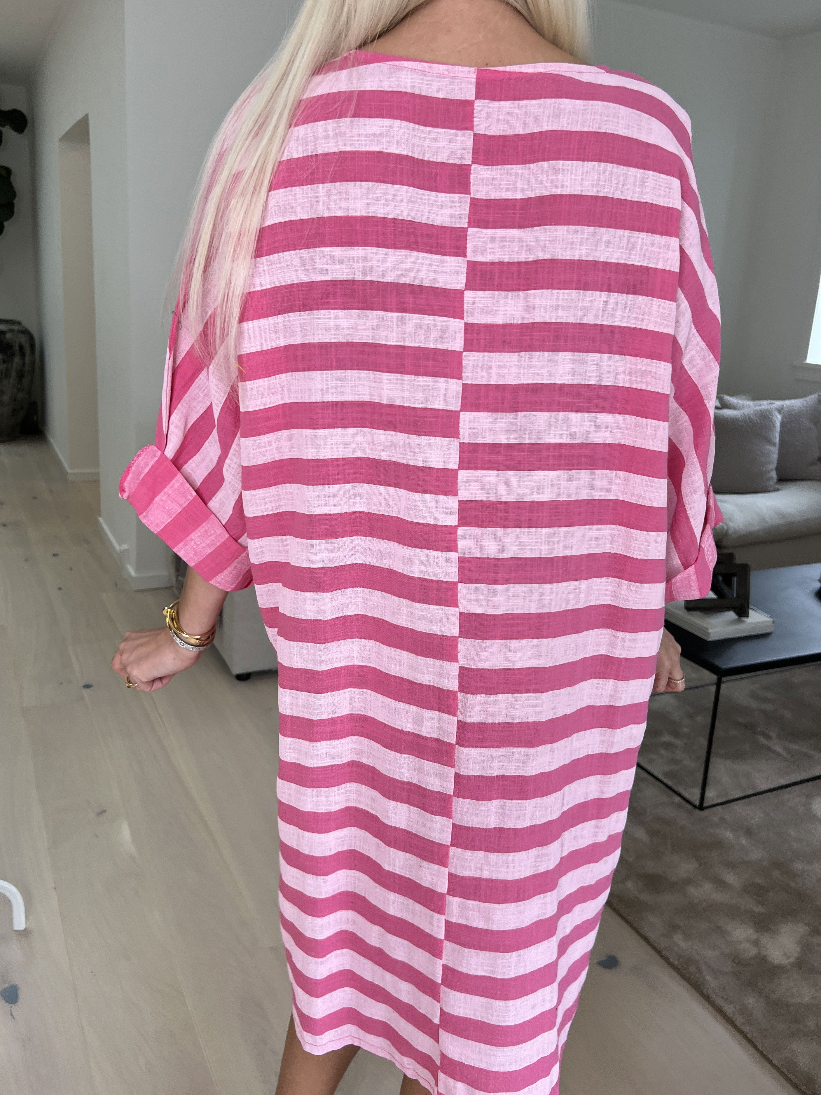 Claudine - Sød stribet bomuldskjole